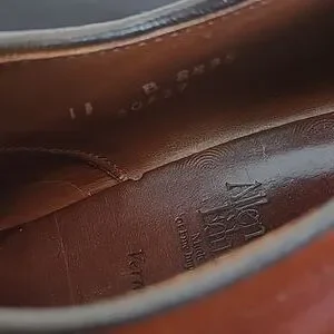 Allen Edmonds Men 11 B Vernon Saddle Brown Plain Perf Toe 8838, like new Allen Edmonds Men 8 D US Vernon Cap Toe Perf Saddle Brown  main image 4